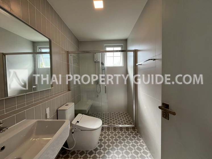 House with Shared Pool in Bangnatrad 